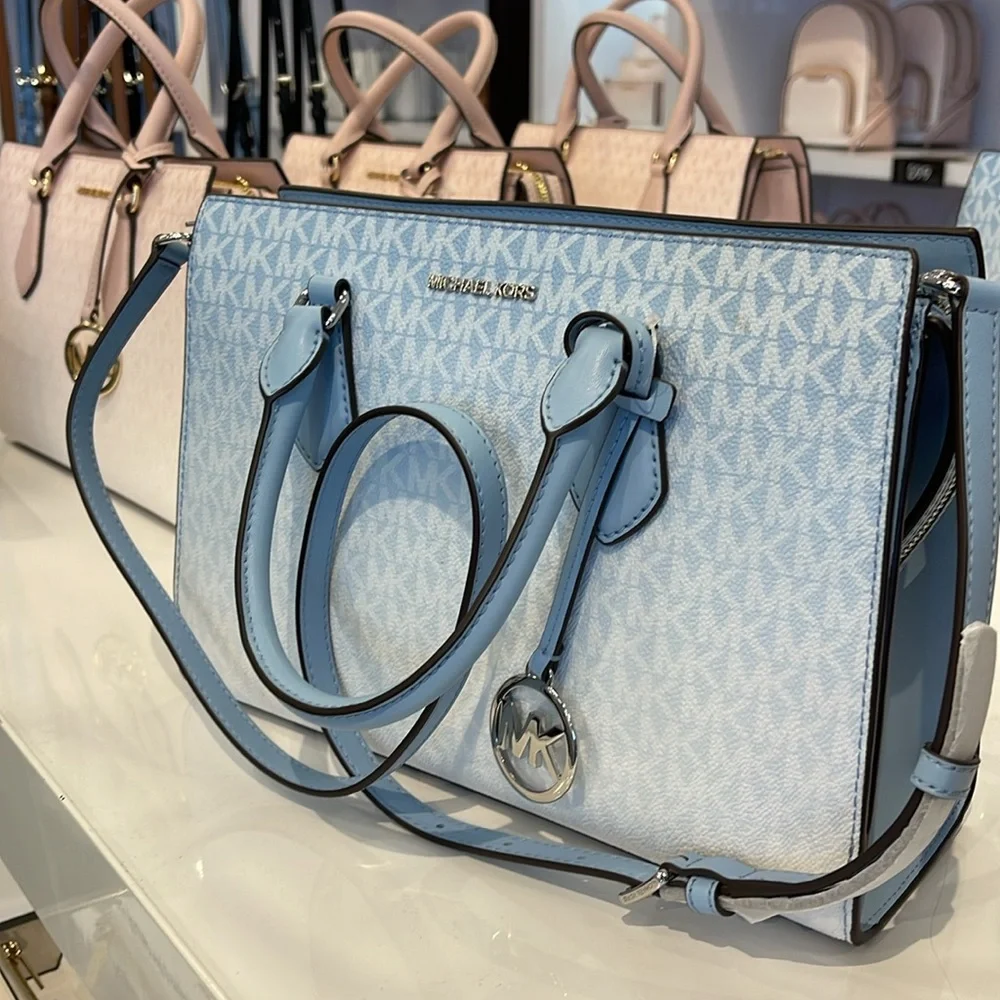 MICHAEL KORS Sheila Medium Ombré Signature Logo Satchel Crossbody Bag
LIGHT SKY - Picture 3 of 16